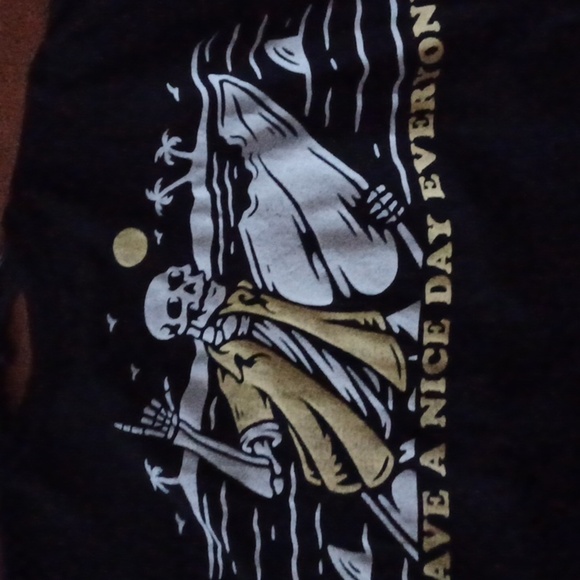 💙🌺Call Your Mom Black T-Shirt with Skeleton Hand Design - Picture 5 of 9